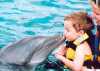 Дельфинотерапия для детей: кому нужна и как действует